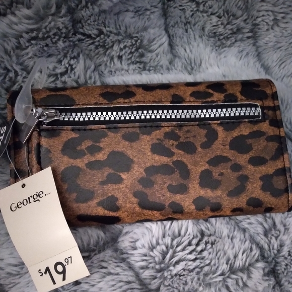 NWT LEOPARD PRINT WALLET - Picture 8 of 8